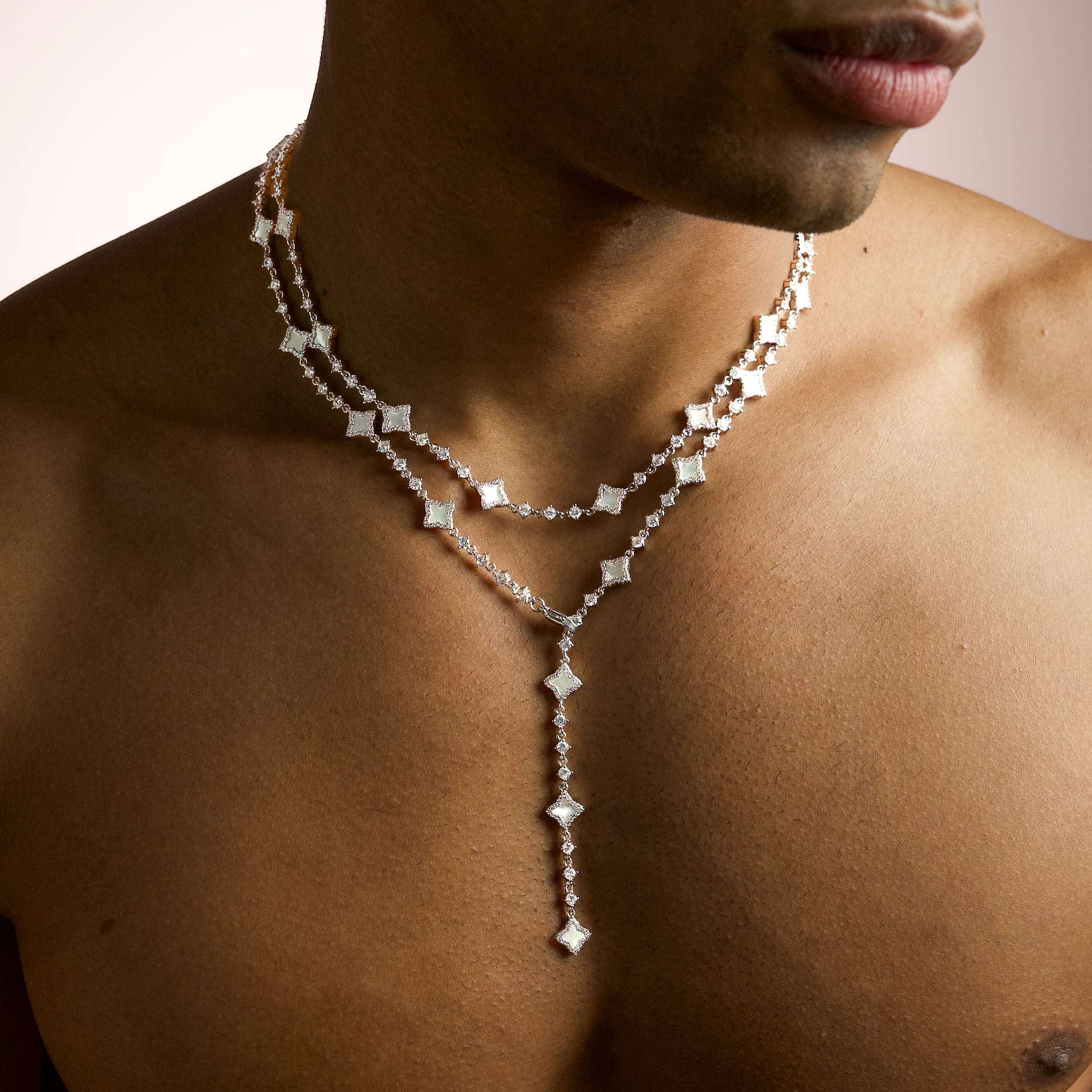 Lariat Flower Tennis Argenté - Motif Blanc - Image 3